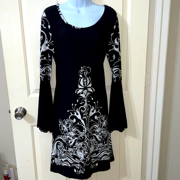 Haani Dresses & Skirts - Bell Sleeve black & white dress